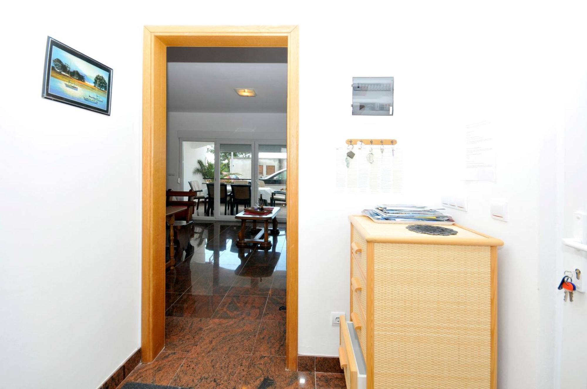 Apartmani Svalina - Seaview And 130M From Beach 트로기르 외부 사진